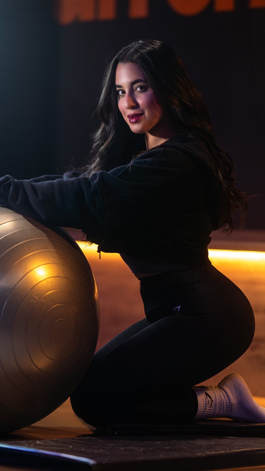 Melannyn Bonilla entrenando con balón de pilates